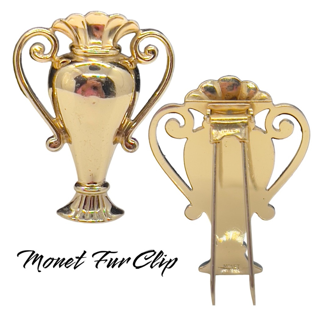 Vintage Signed 1940’s Monet Gold Vermeil Urn Shaped Fur Clip